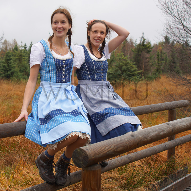 INDIGO_Tradition_Titel Dirndl No.3 (allover Blaudruck zweifarbig) und No.2 (Blaudruck/Leinen)