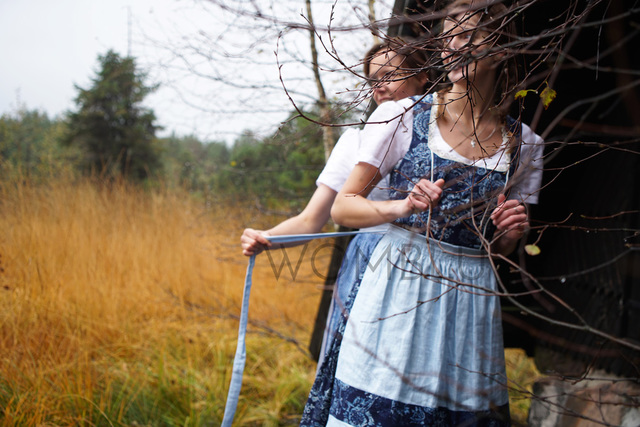 INDIGO_Tradition  Dirndl No.1 (Blumen-Muster)