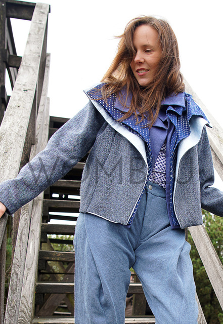 INDIGO_2  |  Jacke aus Harris-Tweed mit Kragen aus Blaudruck und Leinen, Wickelhose (100% Hanf)