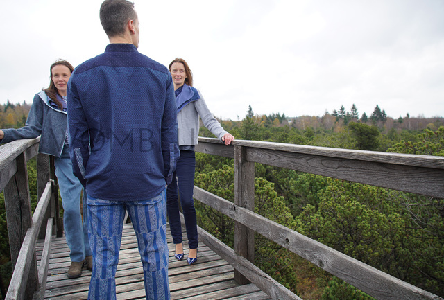 INDIGO_2  | Langarm-Herrenhemd jeansblau mit Blaudruck am Ärmelverschluss, Blaudruck-Hose